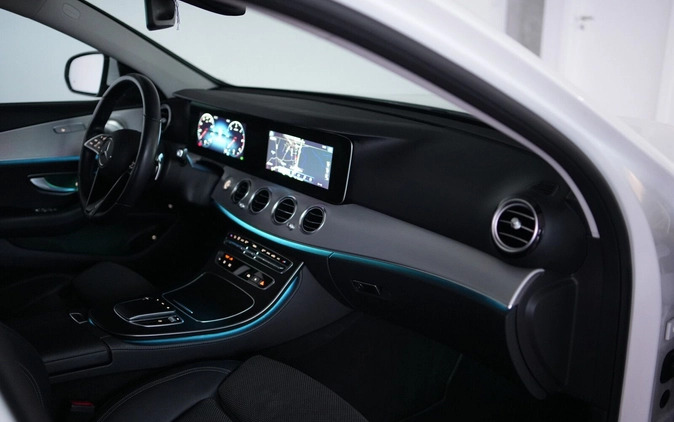 Mercedes-Benz Klasa E cena 179900 przebieg: 61000, rok produkcji 2021 z Wieleń małe 232